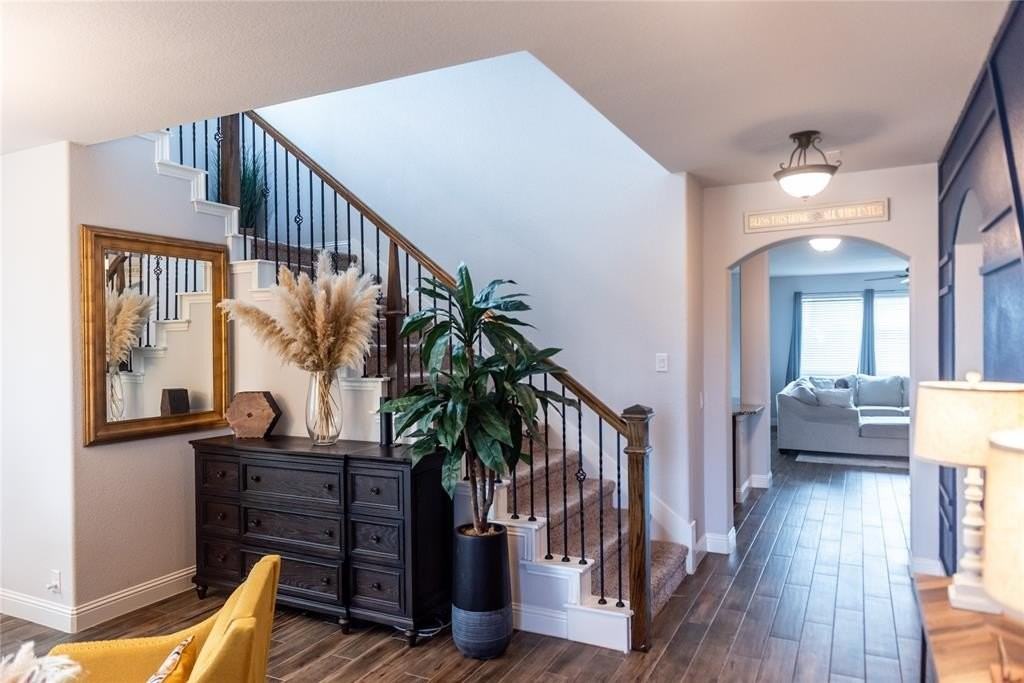 1630 Thurlow Trl - Photo 7 of 40