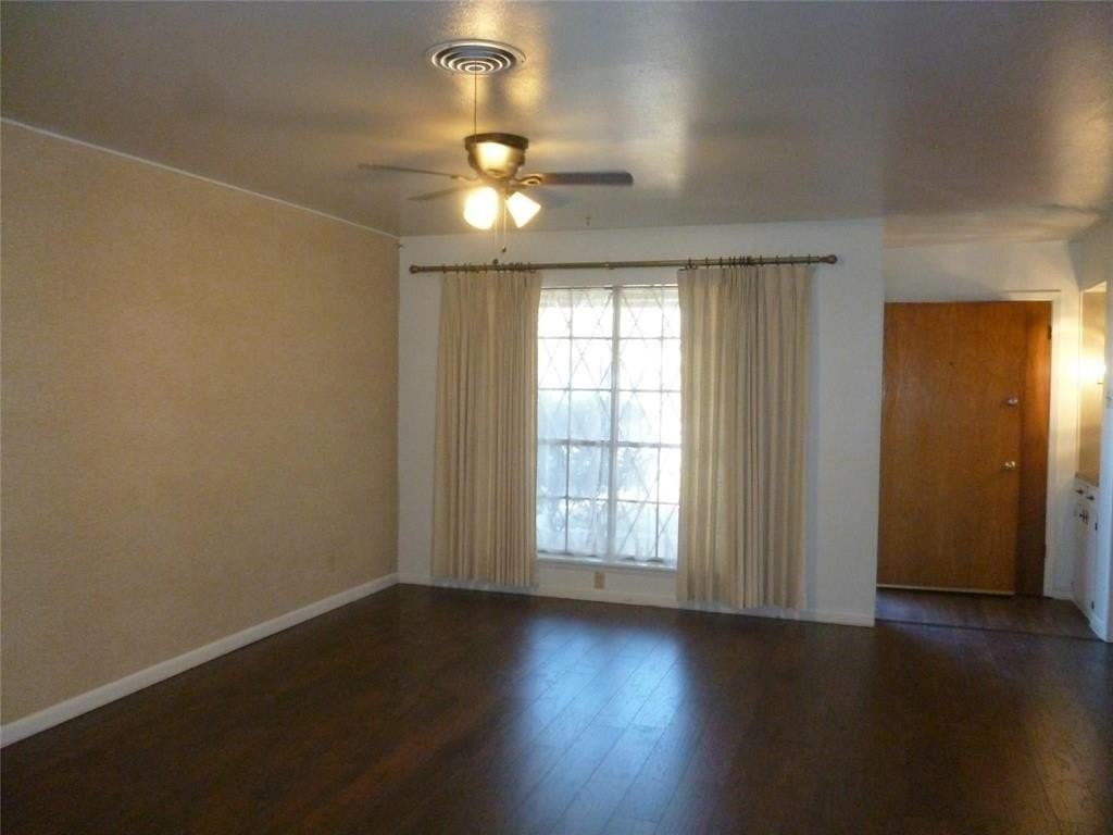 1121 Patricia Dr - Photo 2 of 8