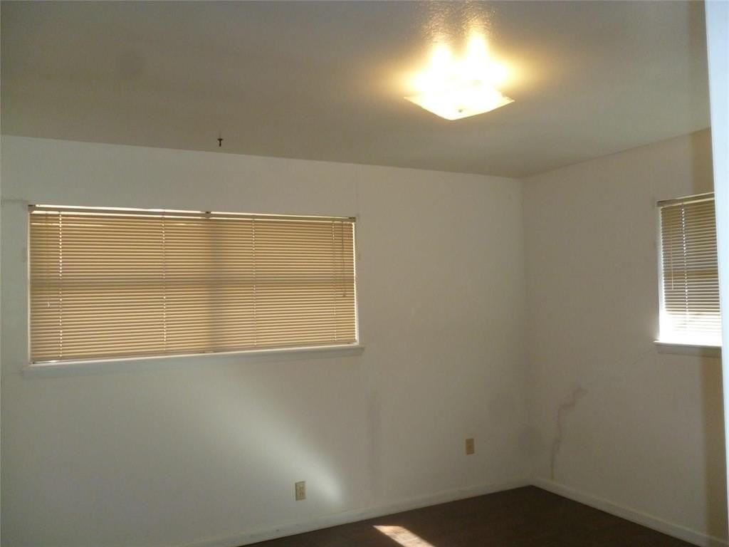 1121 Patricia Dr - Photo 3 of 8