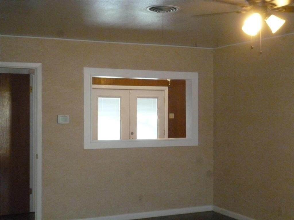 1121 Patricia Dr - Photo 4 of 8