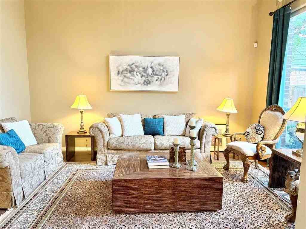 1327 Barrington Dr - Photo 3 of 24