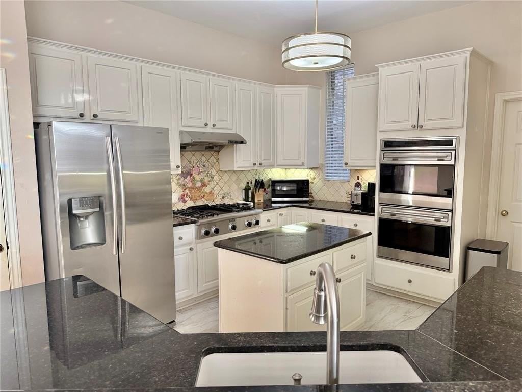 1327 Barrington Dr - Photo 7 of 24