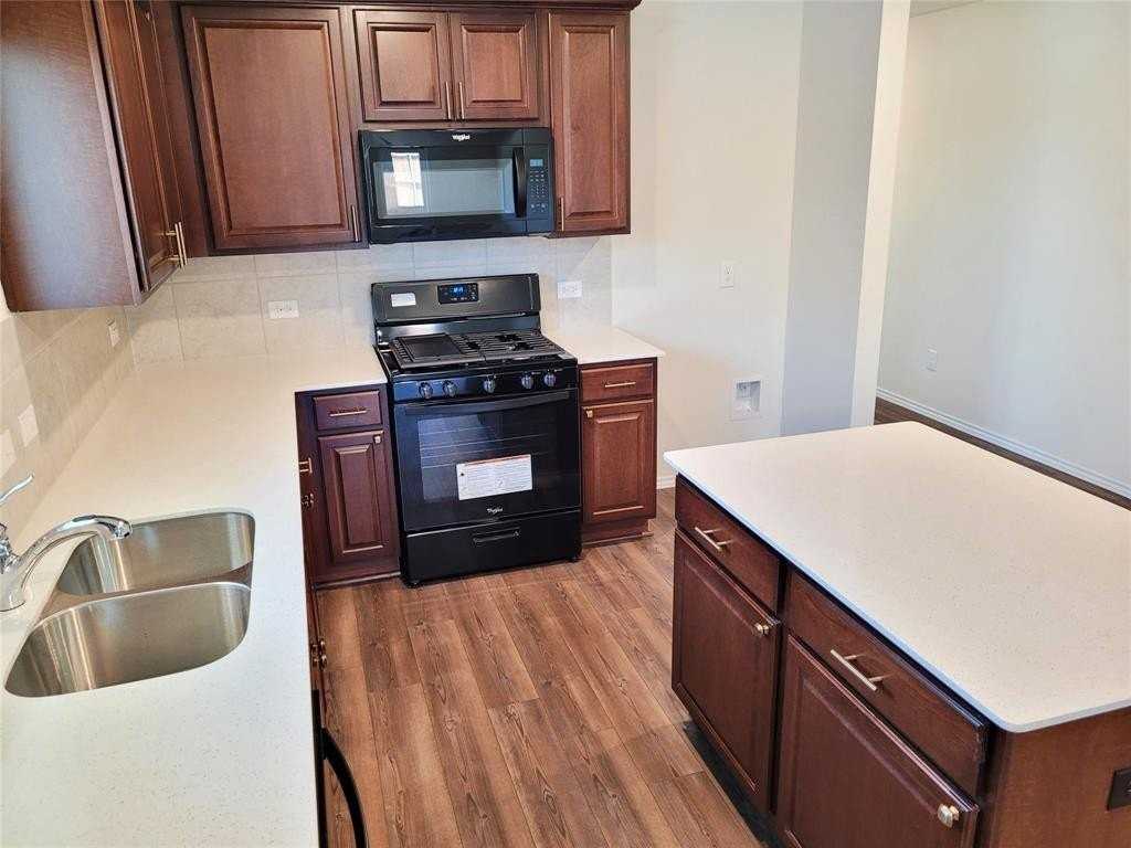 16029 Pemberly Way - Photo 4 of 19