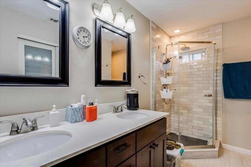 10518 Desdemona Dr - Photo 4 of 6