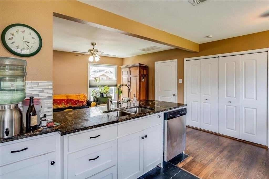 10518 Desdemona Dr - Photo 5 of 6