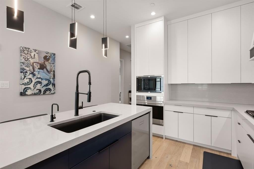 2850 Lakeside Pkwy #106 - Photo 7 of 32