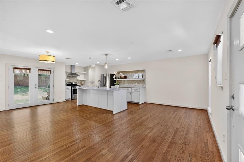 10314 Baronne Cir - Photo 2 of 29