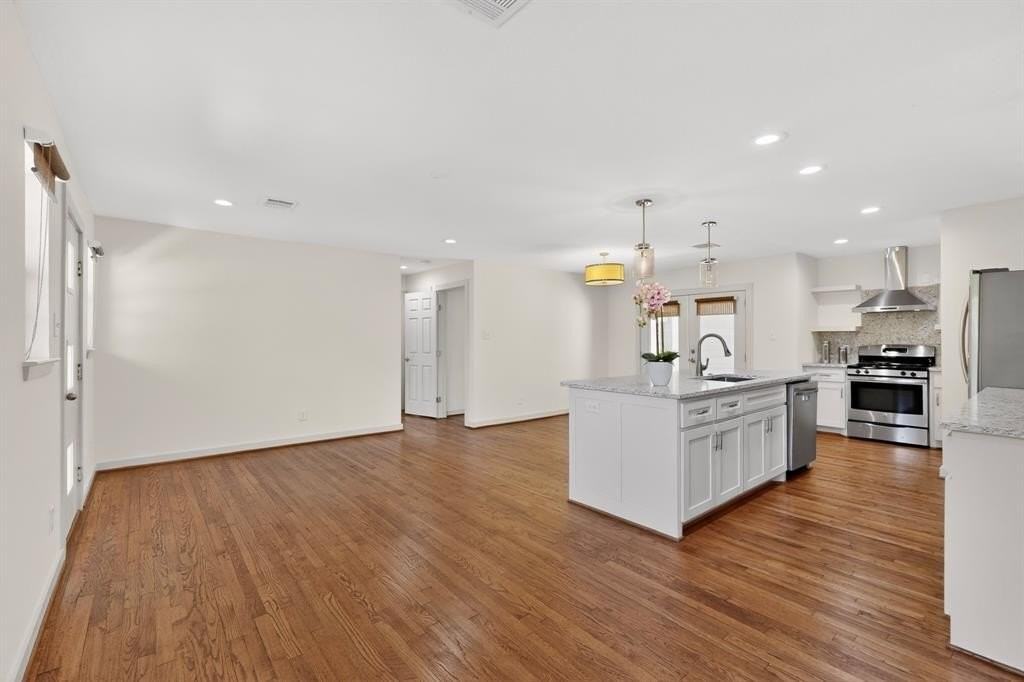 10314 Baronne Cir - Photo 3 of 29