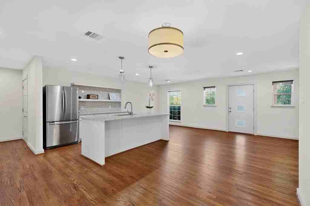 10314 Baronne Cir - Photo 4 of 29