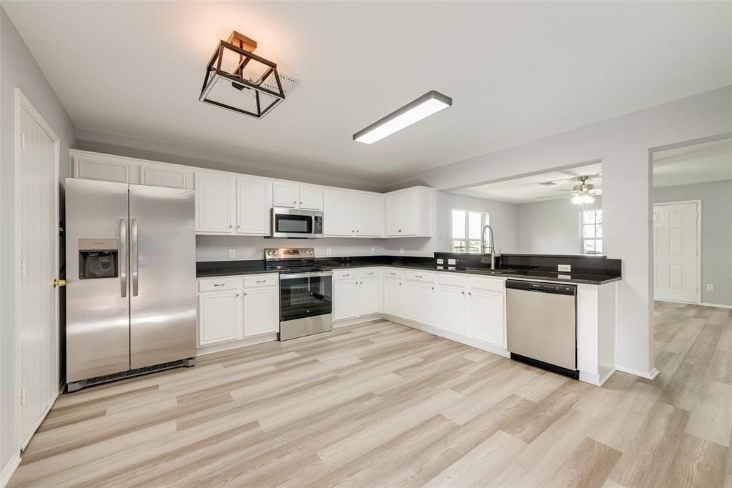 5538 Marina Dr - Photo 5 of 17