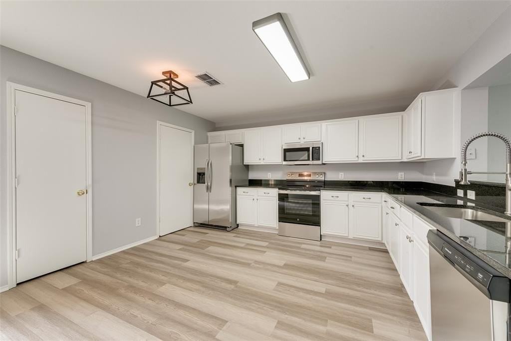 5538 Marina Dr - Photo 7 of 17