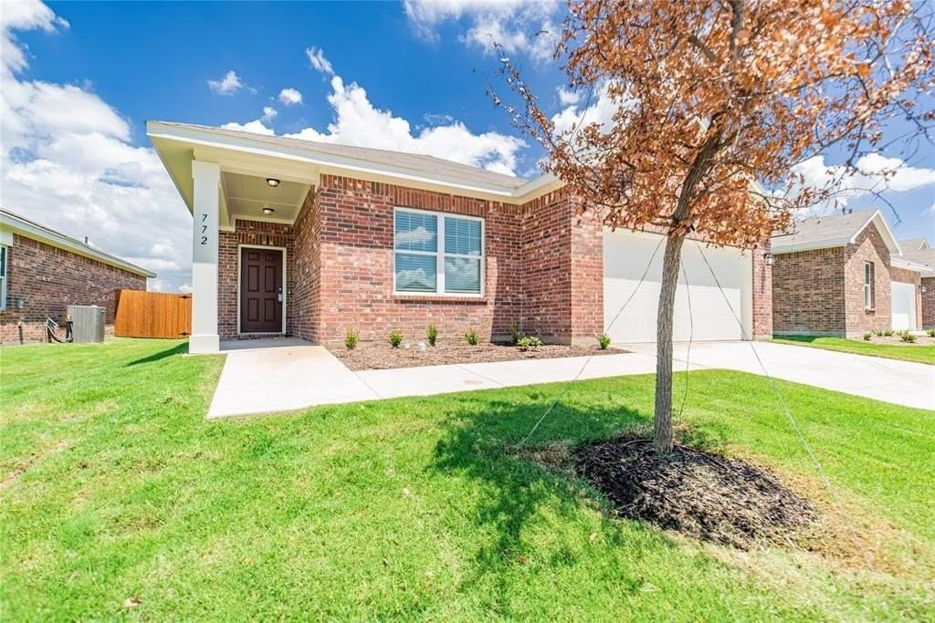 772 Wellington Dr - Photo 2 of 35