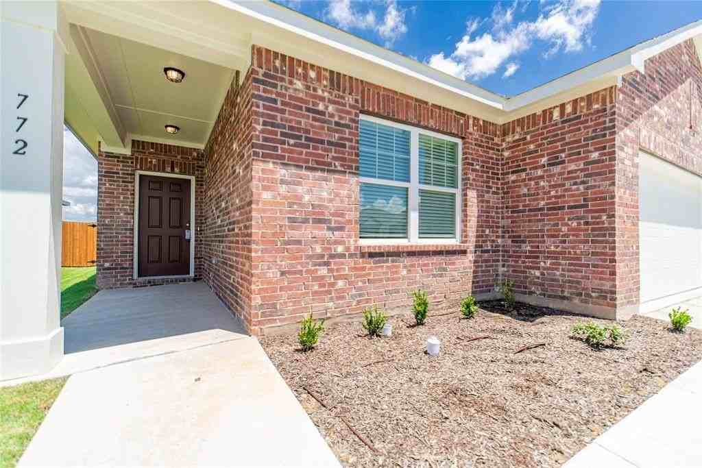 772 Wellington Dr - Photo 3 of 35