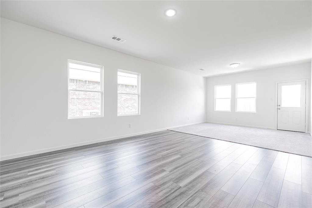 772 Wellington Dr - Photo 5 of 35