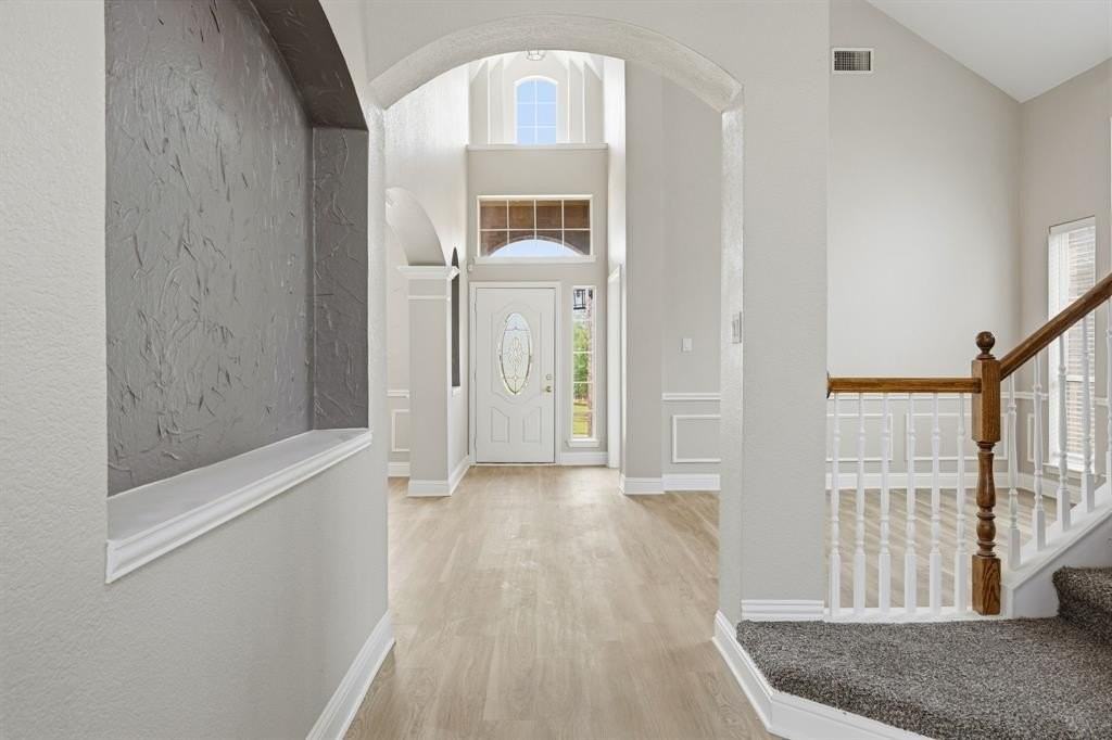 1904 Meera Ln - Photo 4 of 35