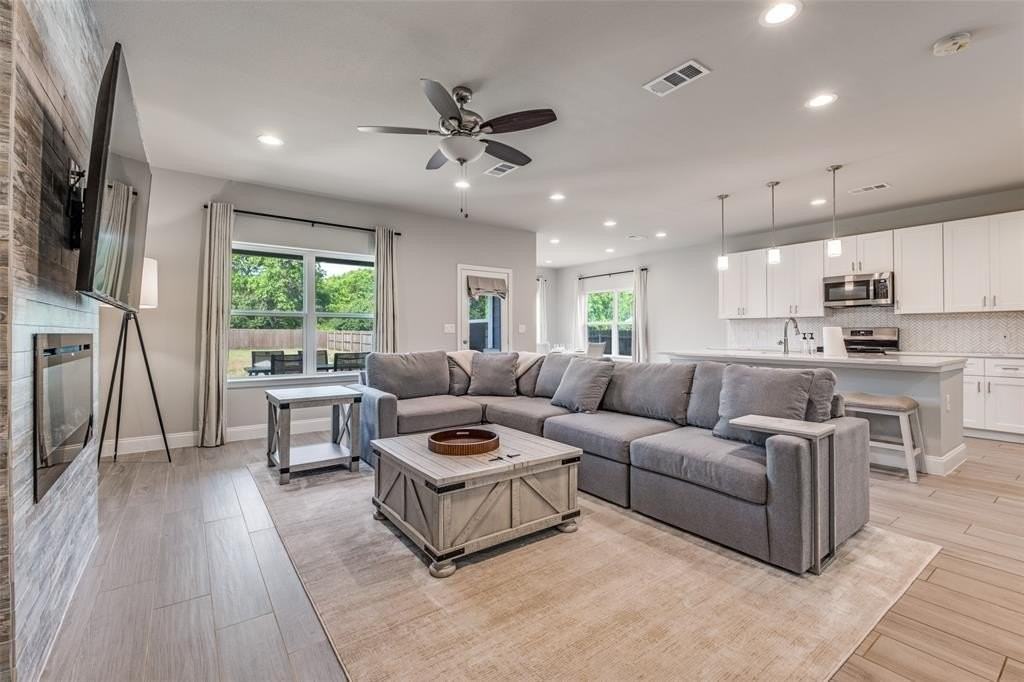 1415 Diceman Ave - Photo 4 of 20