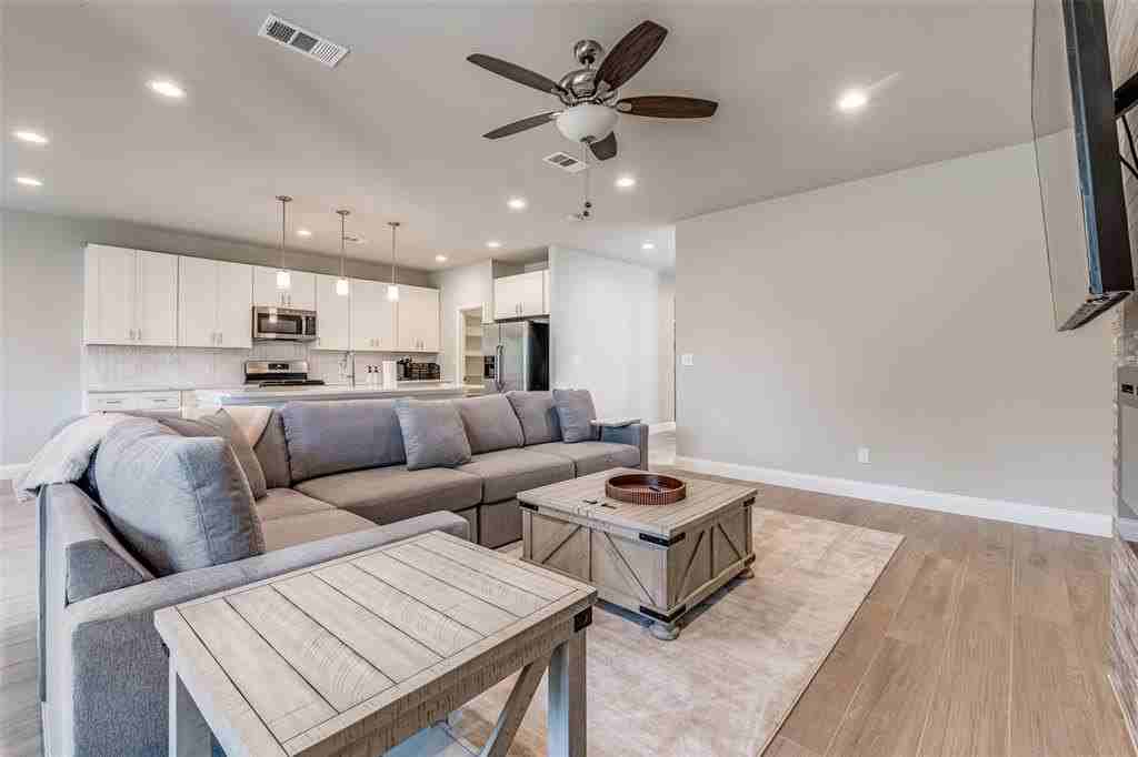 1415 Diceman Ave - Photo 5 of 20