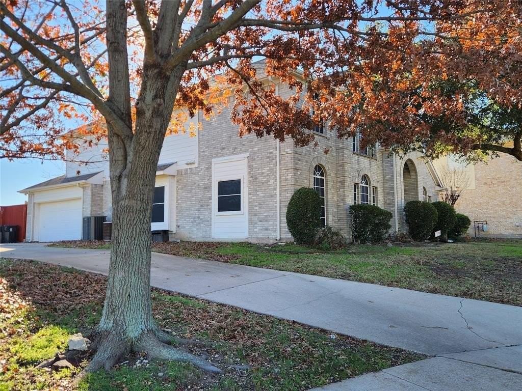 328 Ashley Pl - Photo 2 of 23