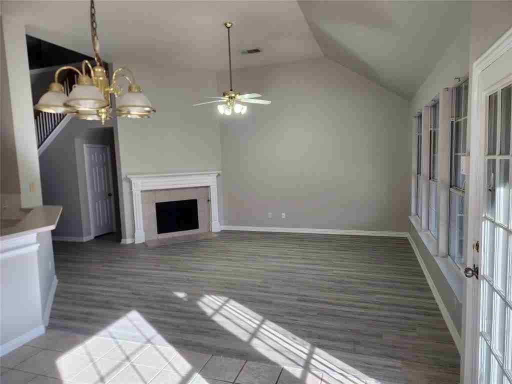 328 Ashley Pl - Photo 5 of 23