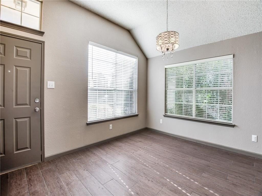 1521 Broadmoor Dr - Photo 2 of 16