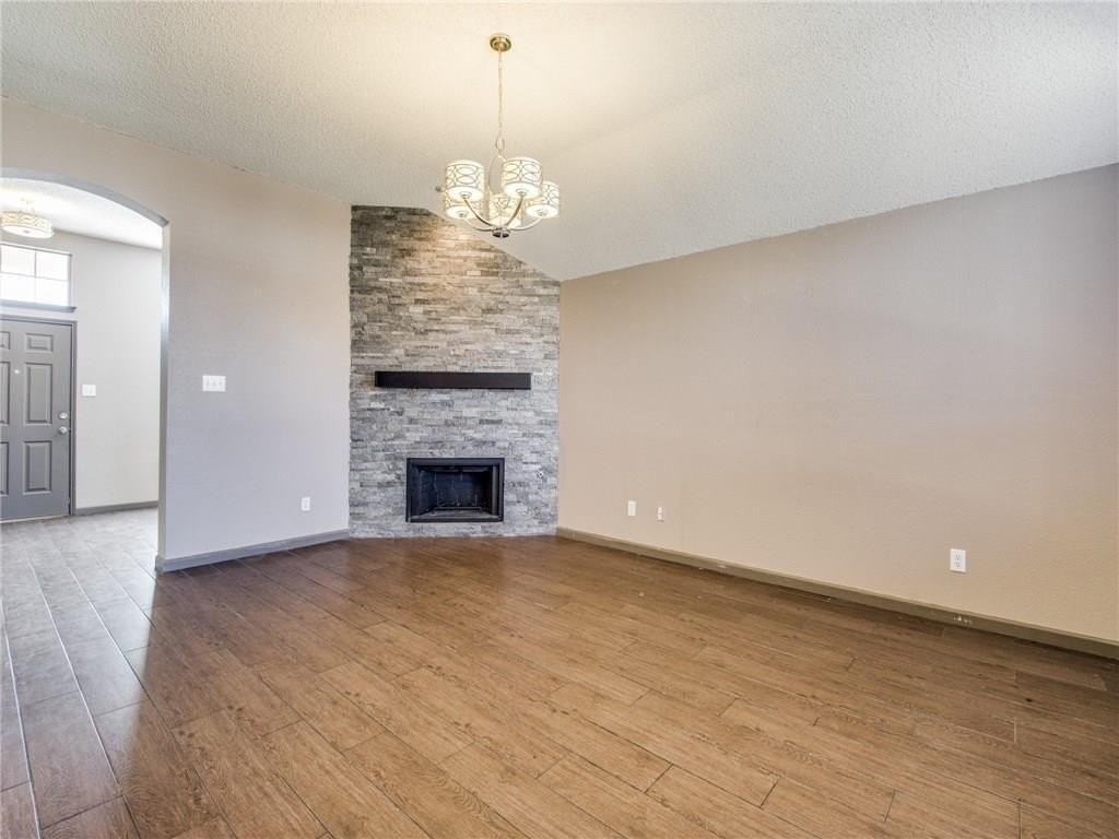 1521 Broadmoor Dr - Photo 6 of 16