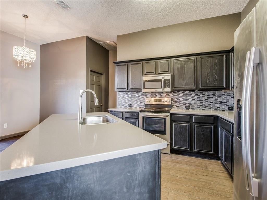 1521 Broadmoor Dr - Photo 7 of 16