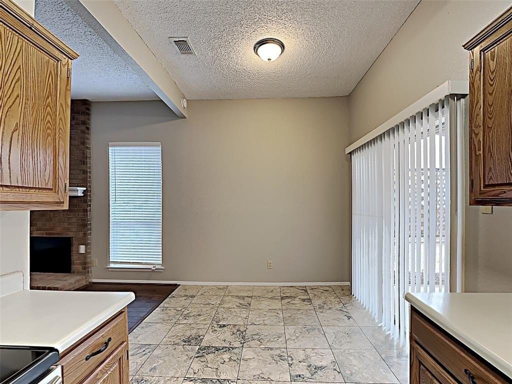 7764 Creekview Dr - Photo 3 of 15