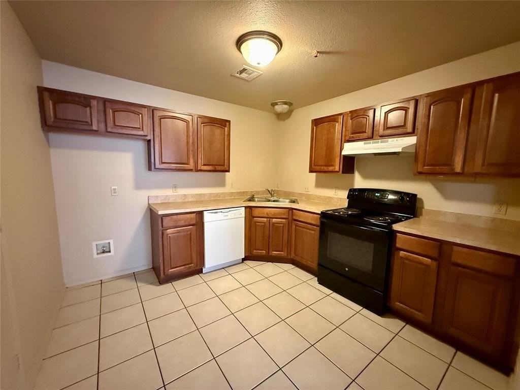 5 Lombardy Pl - Photo 4 of 14