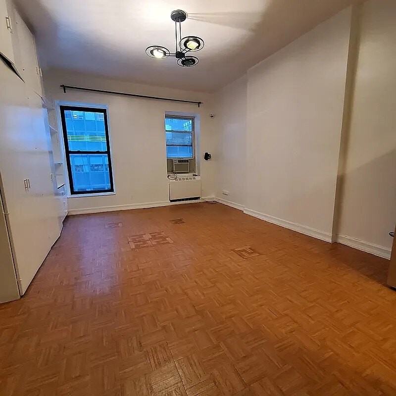 152 E 46th St #3S - Photo 2 of 8