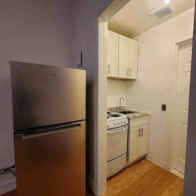 152 E 46th St #3S - Photo 3 of 8