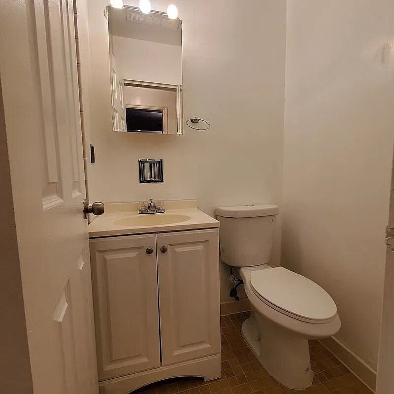 152 E 46th St #3S - Photo 4 of 8