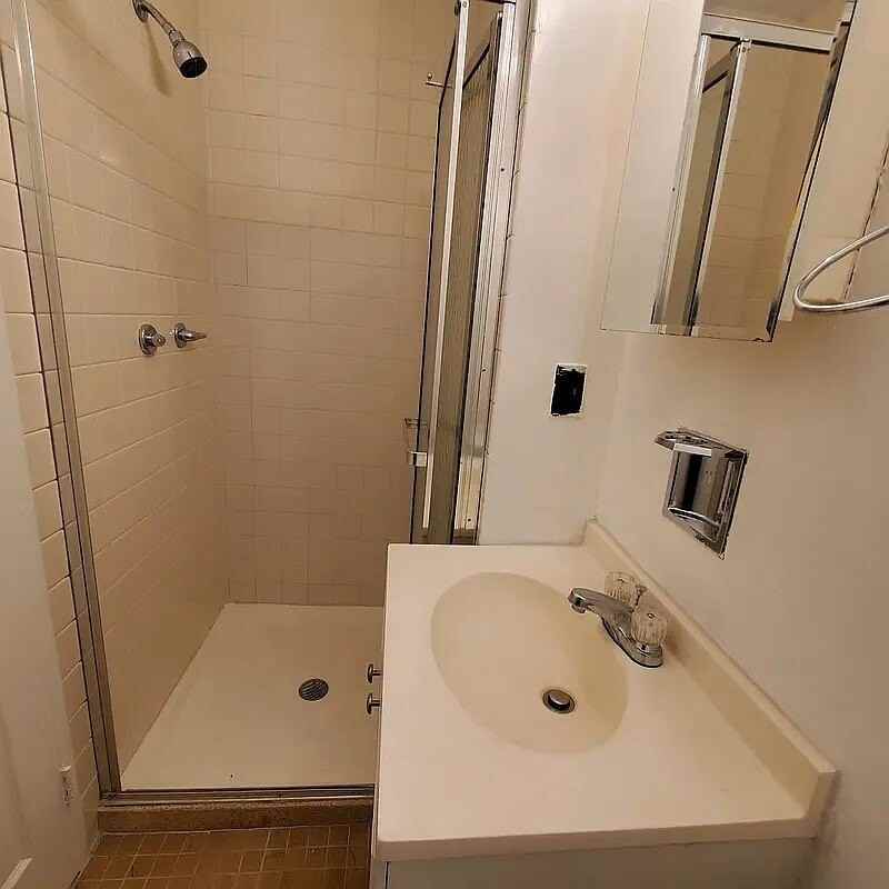 152 E 46th St #3S - Photo 6 of 8