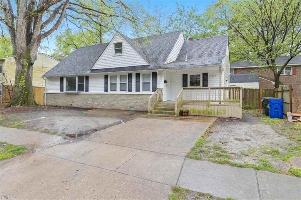 6261 Alexander St - Photo 2 of 19