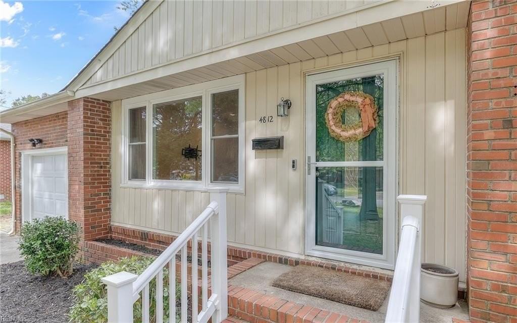 4812 Bromfield Ave - Photo 3 of 42