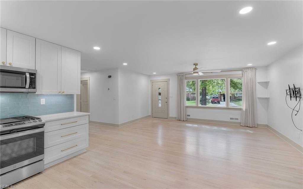 4812 Bromfield Ave - Photo 4 of 42