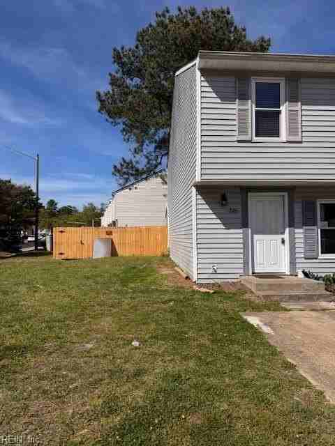 726 Wolftrap Ln - Photo 3 of 46