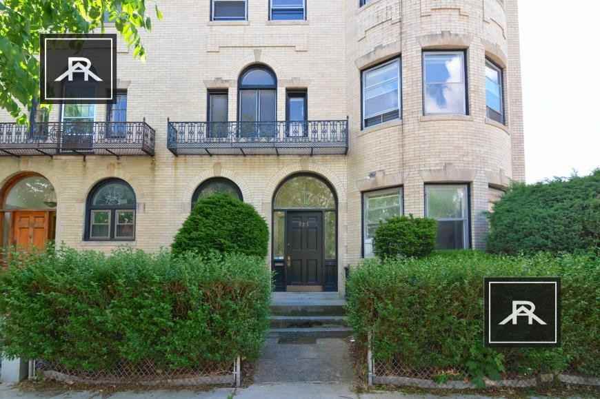 771 Beacon St Apt 925 - Photo 4 of 6