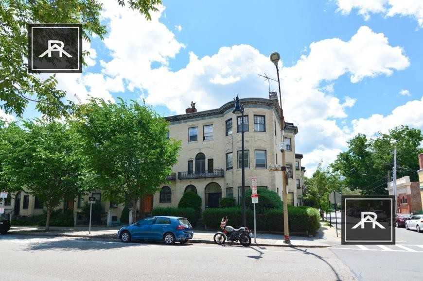 771 Beacon St Apt 925 - Photo 5 of 6