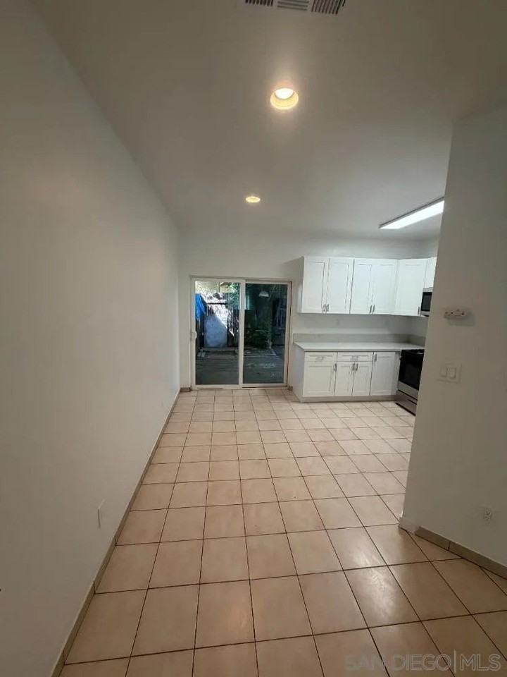 350 E Washington Ave Apt B - Photo 3 of 7