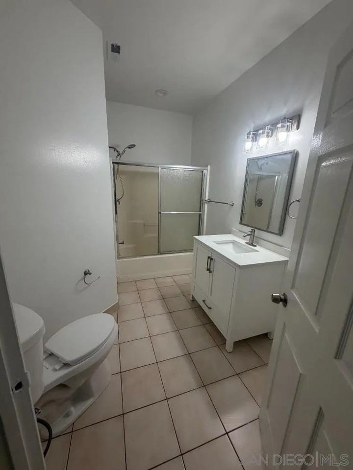 350 E Washington Ave Apt B - Photo 6 of 7