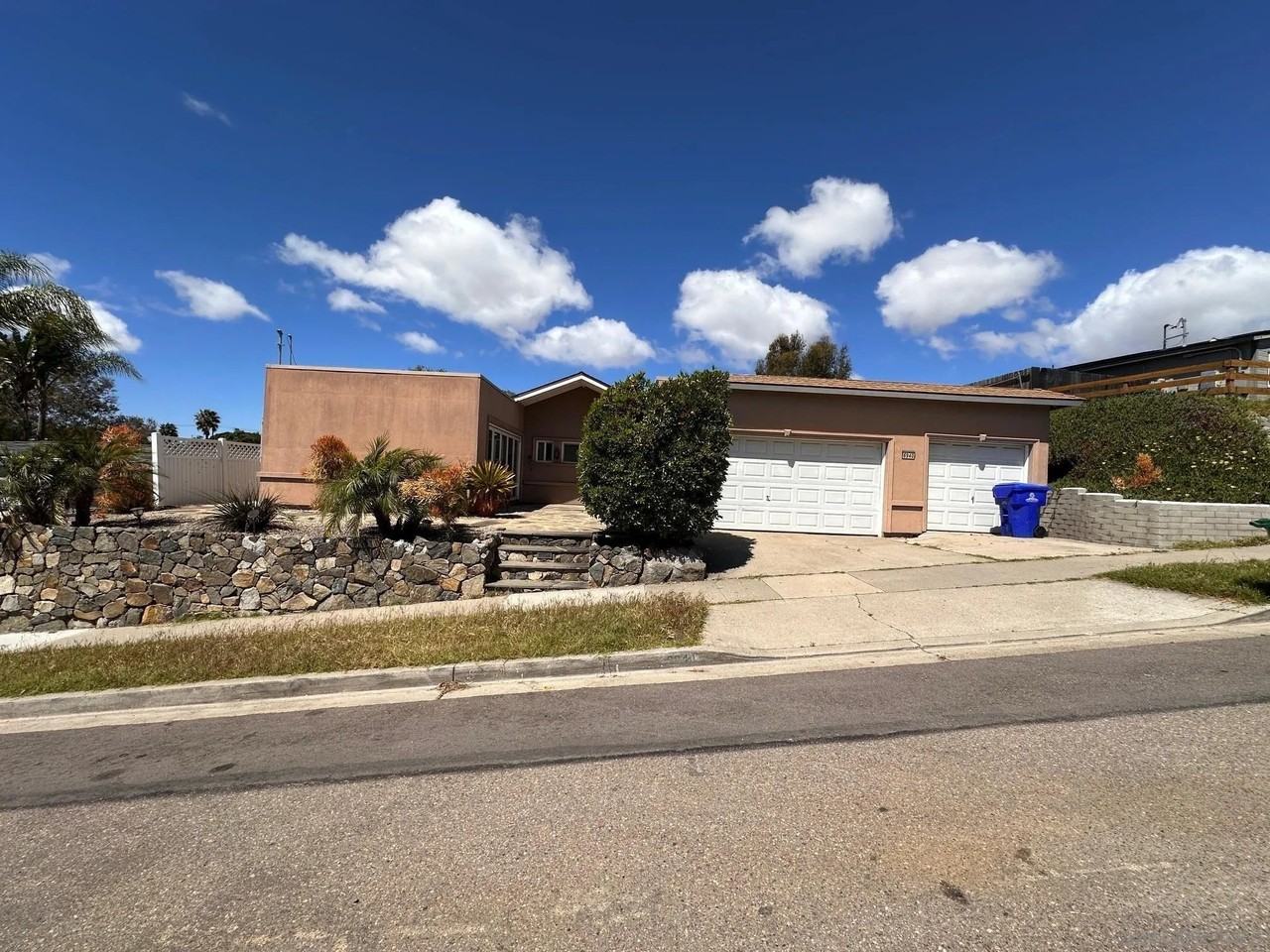 6940 Beagle St - Photo 2 of 50