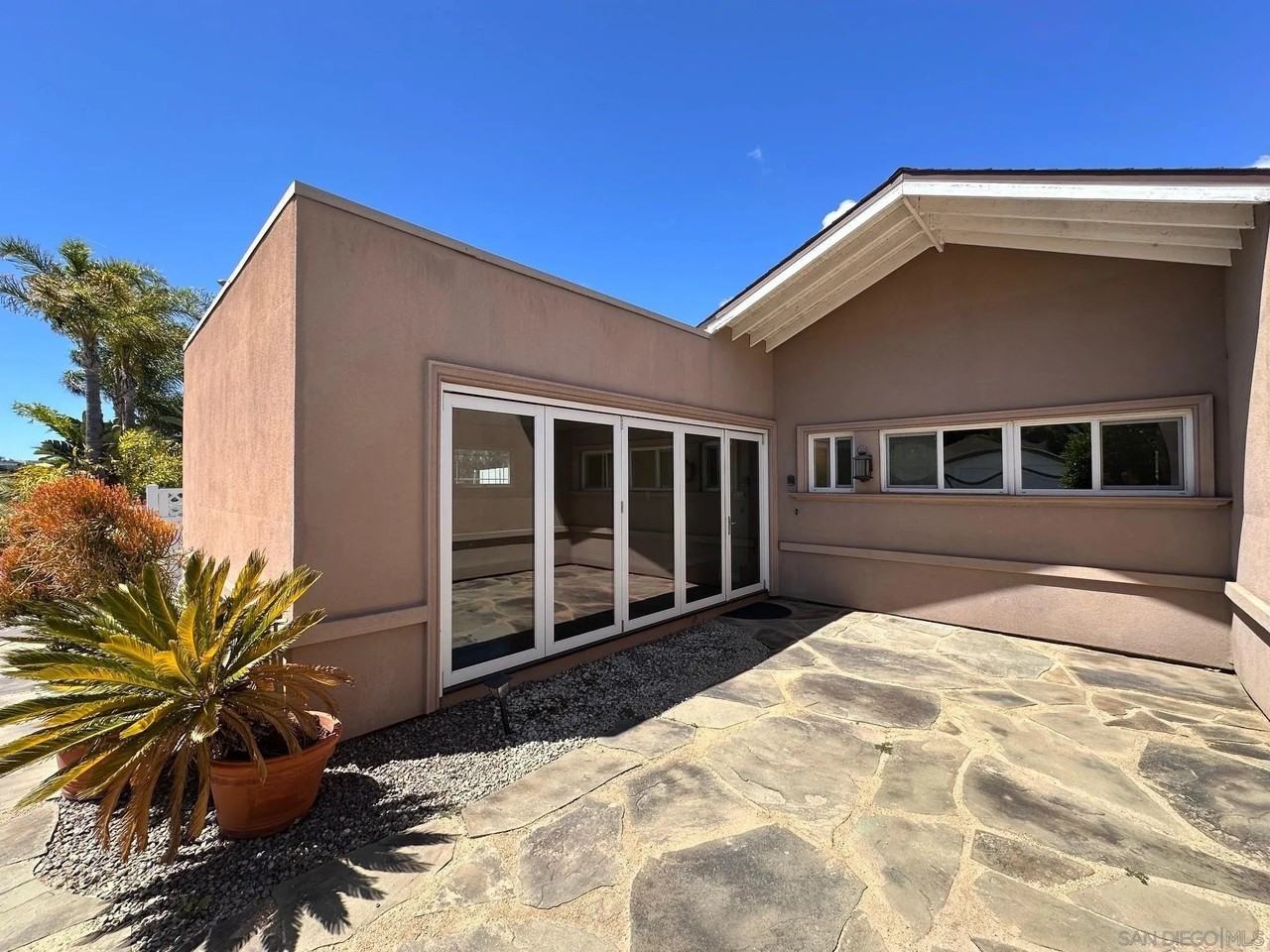 6940 Beagle St - Photo 3 of 50