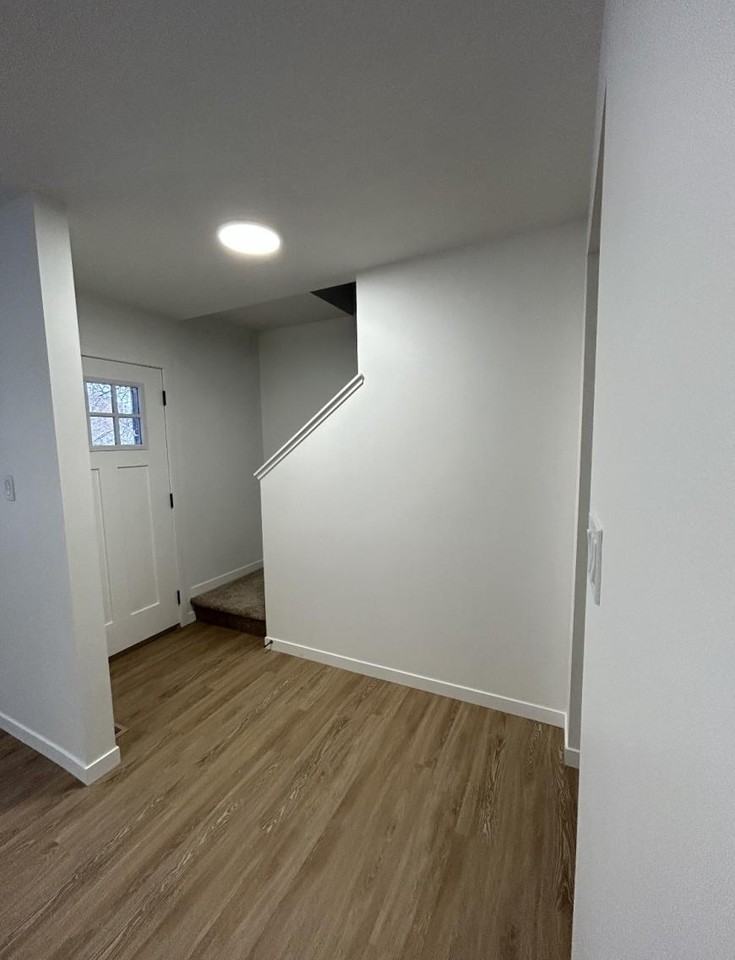 764 Athol St - Photo 2 of 10