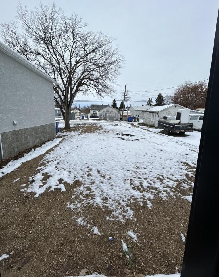 764 Athol St - Photo 6 of 10