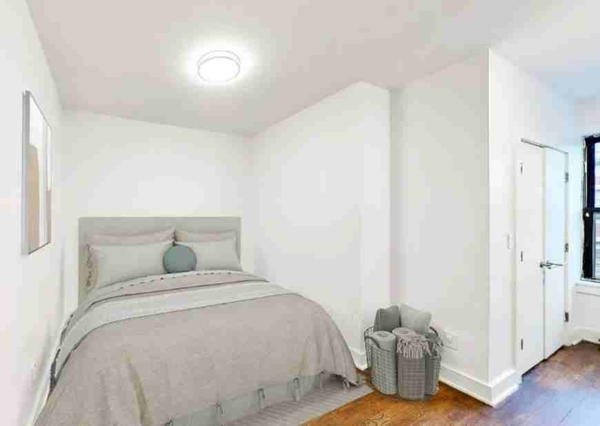 2504 44th St - Photo 2 of 5