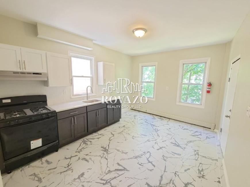 525 21st St - Photo 2 of 9