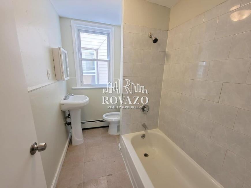 525 21st St - Photo 3 of 9