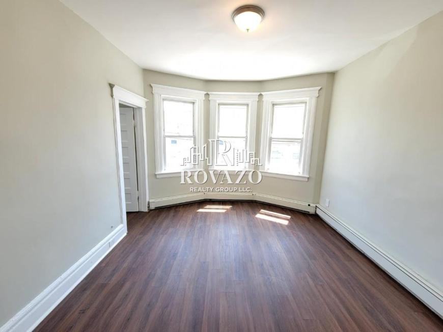 525 21st St - Photo 5 of 9