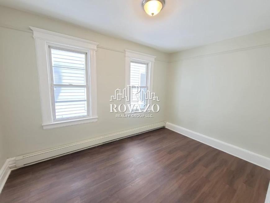 525 21st St - Photo 6 of 9