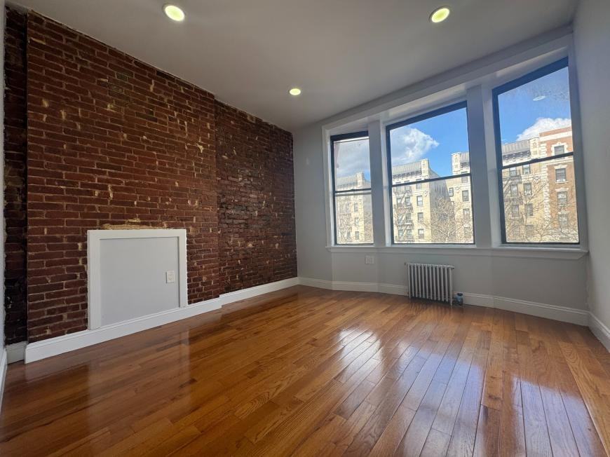 3924 Broadway - Photo 3 of 10